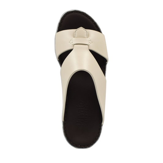 Cream color Nappa leather sandals with open toe and comfortable cushioned sole