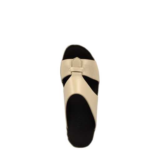 Beige kids leather sandals with open toe and black sole from private collection