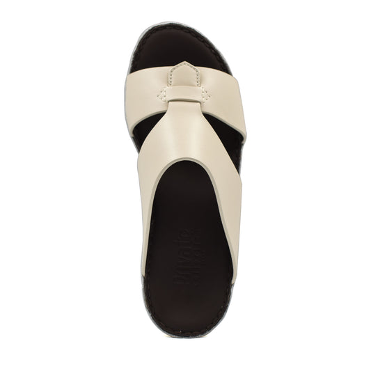 Cream color Nappa leather sandals with open toe and comfortable cushioned sole