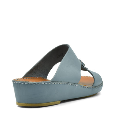 Blue classic leather sandals with a wedge heel and open toe from Private Collection