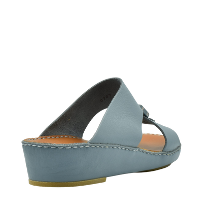 Blue classic leather sandals with a wedge heel and open toe from Private Collection