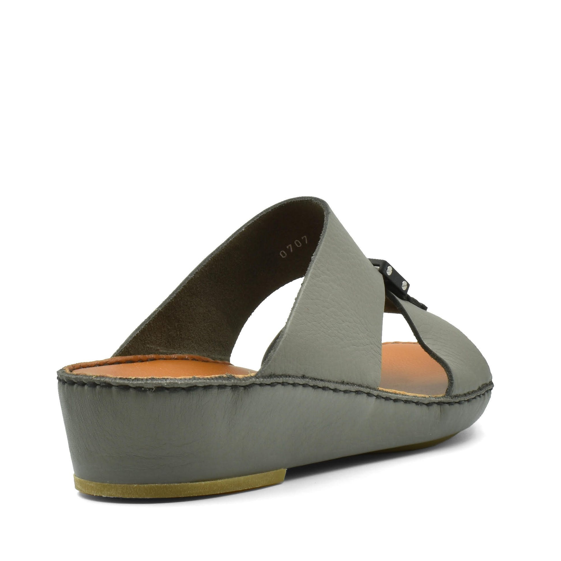 Private Collection gray classic leather sandals with cushioned sole and adjustable buckle strap