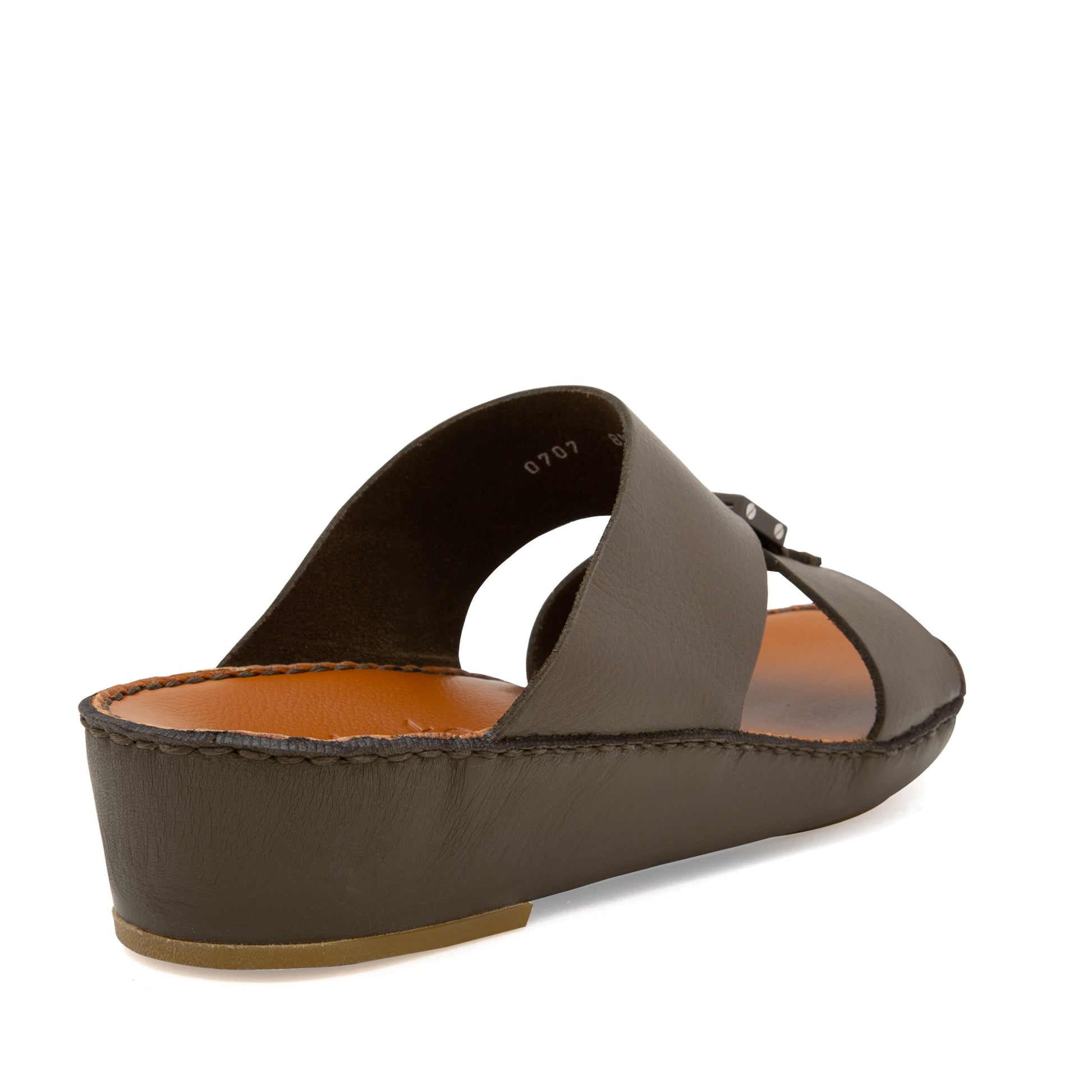Private Collection classic leather sandals in brown with open toe and cushioned sole