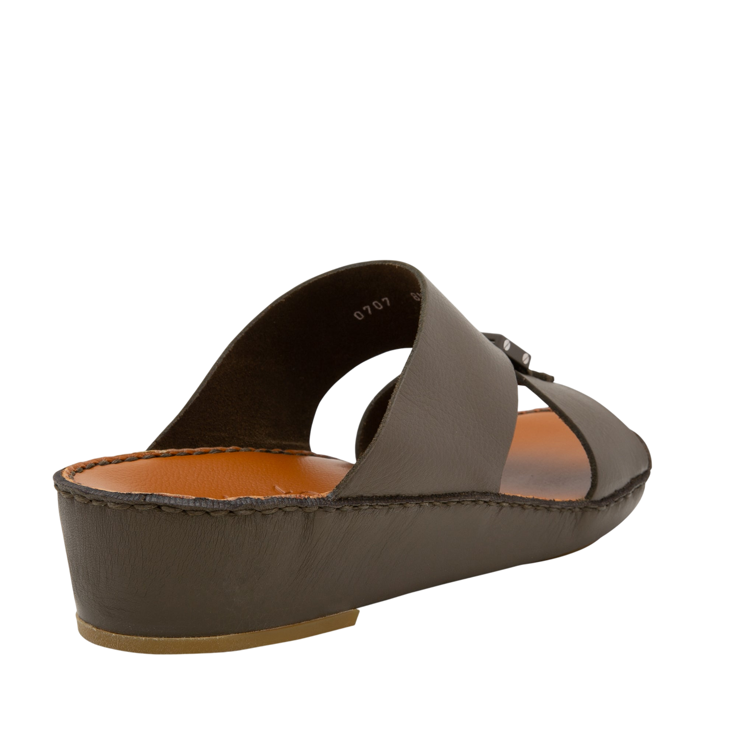 Private Collection classic leather sandals in brown with open toe and cushioned sole