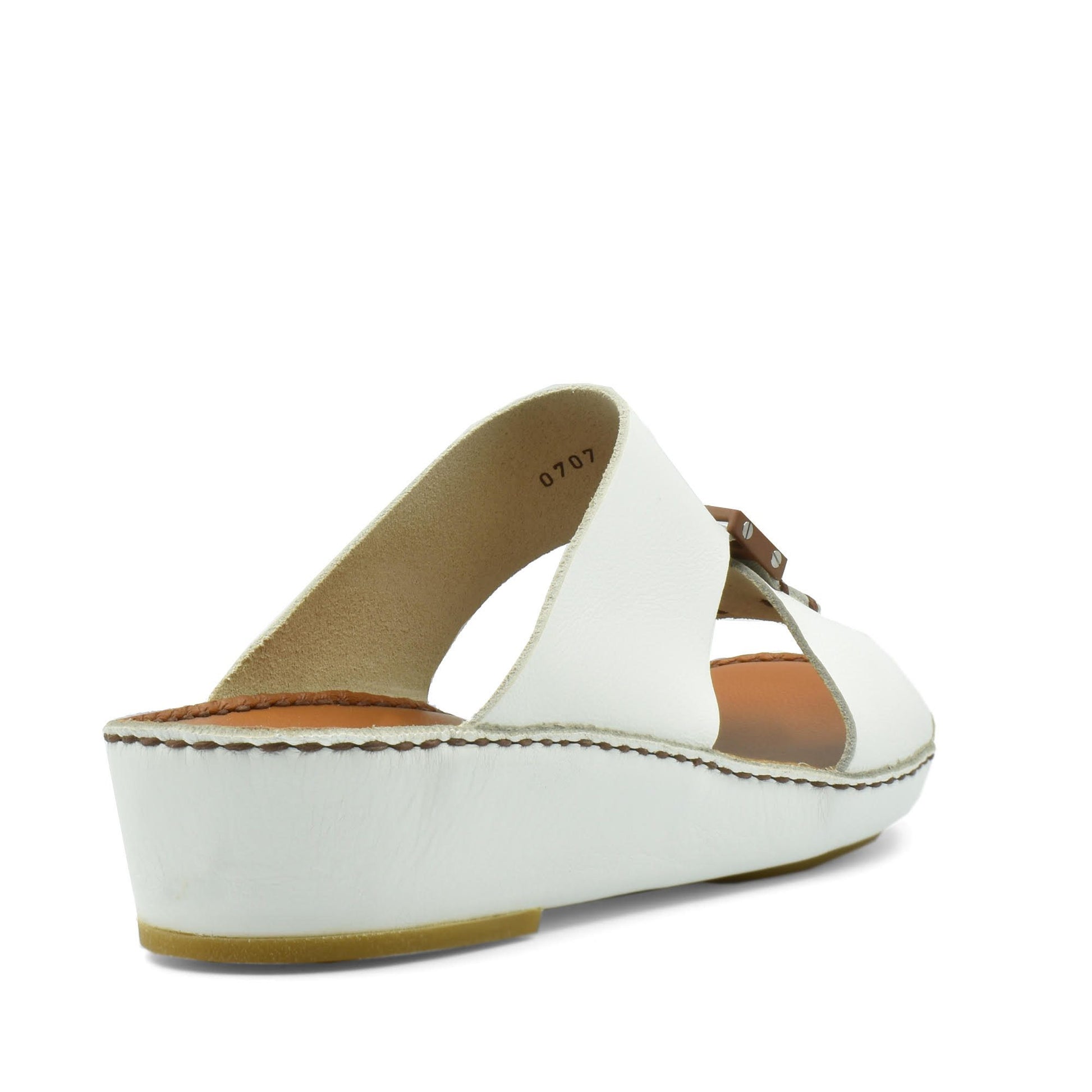 White classic leather sandals with wedge heel and open toe design from Private Collection