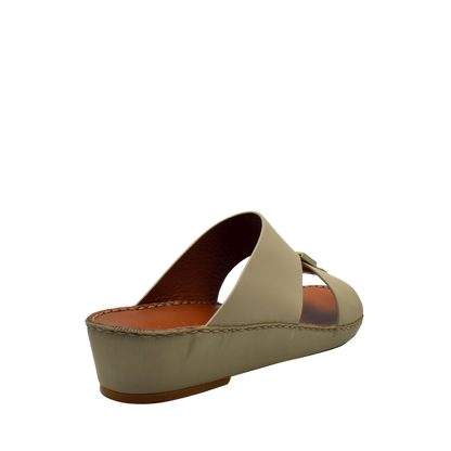 Beige Quadratura Gomato sandals with cushioned sole and open toe design from Private collection