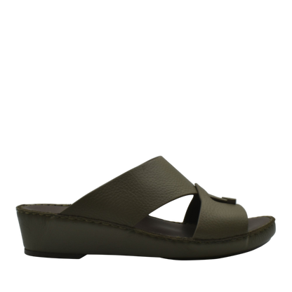 Trendy leather slide sandals in brown with open toe and wedge heel from private collection