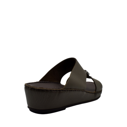 Private Collection premium casual sandals in brown with cushioned sole and open toe design